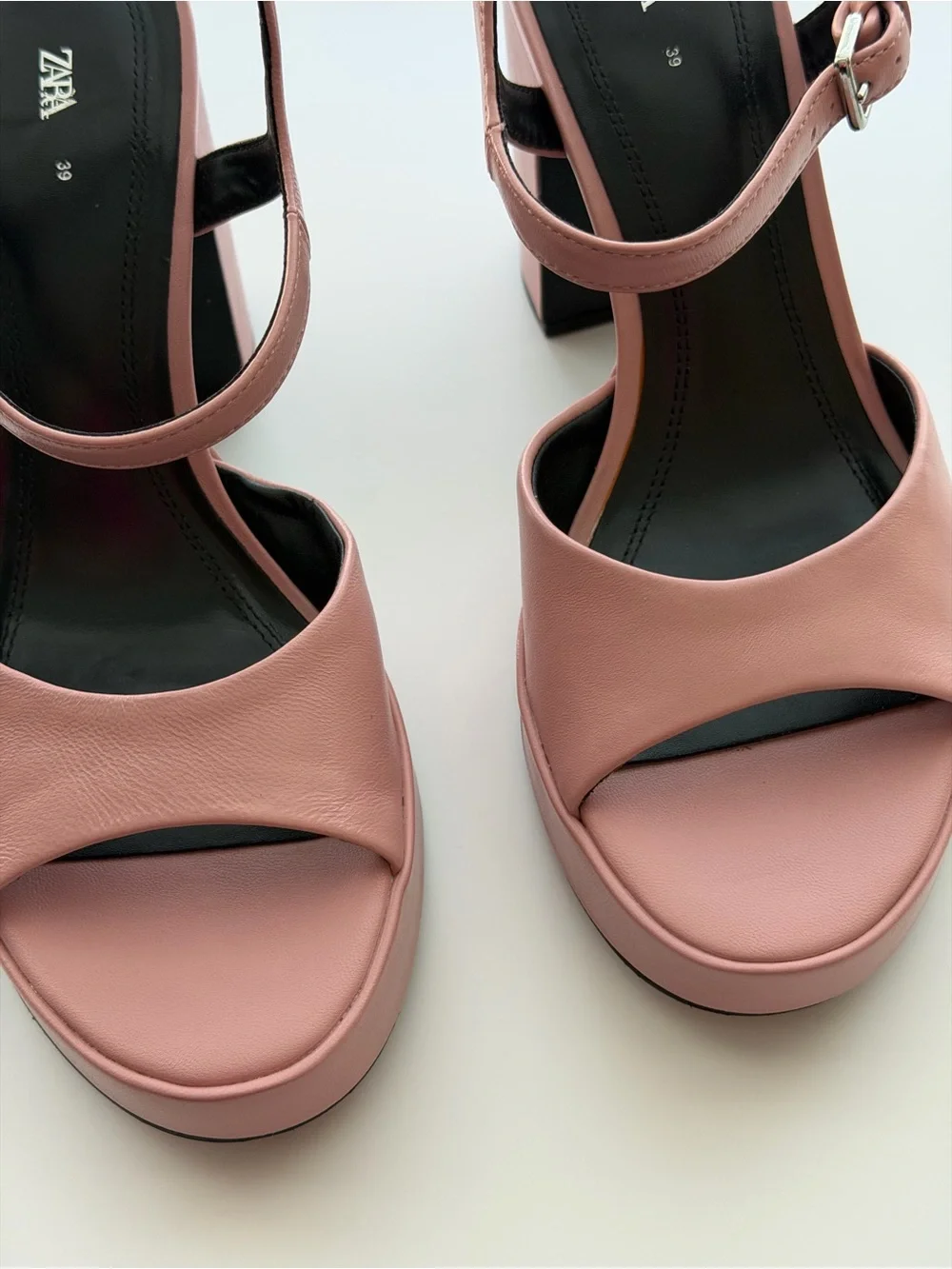 Zara show minimal